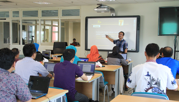 Pelatihan Pengembangan Bahan Presentasi