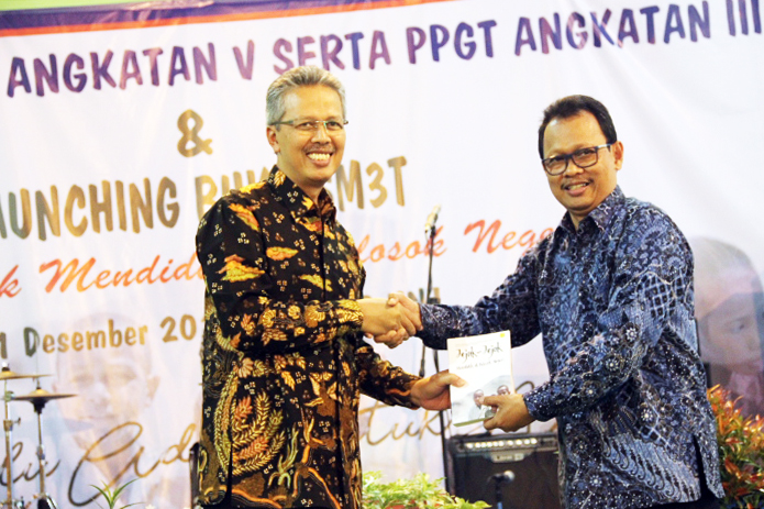 LAUNCHING BUKU PPG SM-3T ” JEJAK – JEJAK MENDIDIK DI PELOSOK NEGERI”
