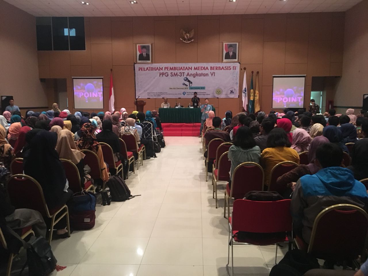 Pelatihan Media Berbasis IT untuk Mahasiswa PPG UNJ