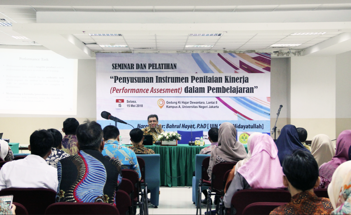 Seminar dan Pelatihan Penyusunan Instrumen Penilaian Kinerja Dalam Pembelajaran