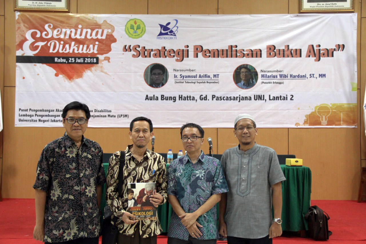 Seminar dan Diskusi Strategi Penulisan Buku Ajar 2018
