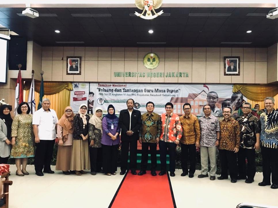 Seminar Nasional “Peluang dan Tantangan Guru Masa Depan”